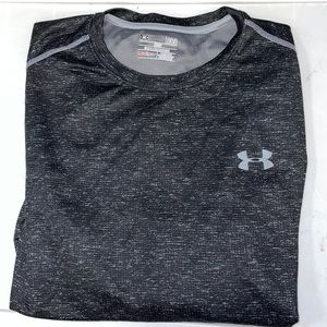 Never worn UNDER ARMOUR THERMAL SHIRT
